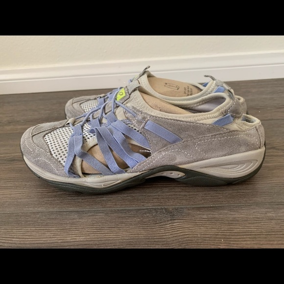 Shoes - Picture 2 of 9